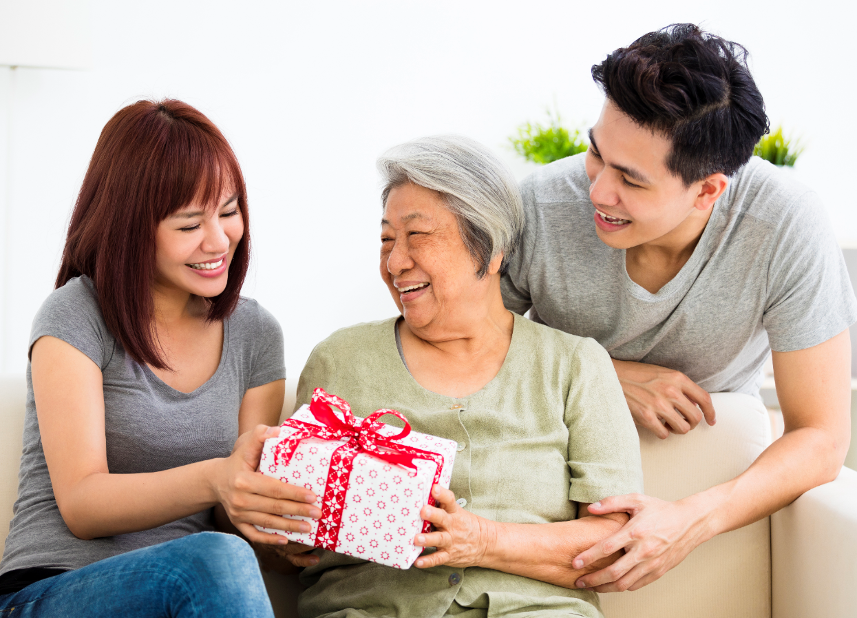 Christmas gift exchange with your elderly loved ones