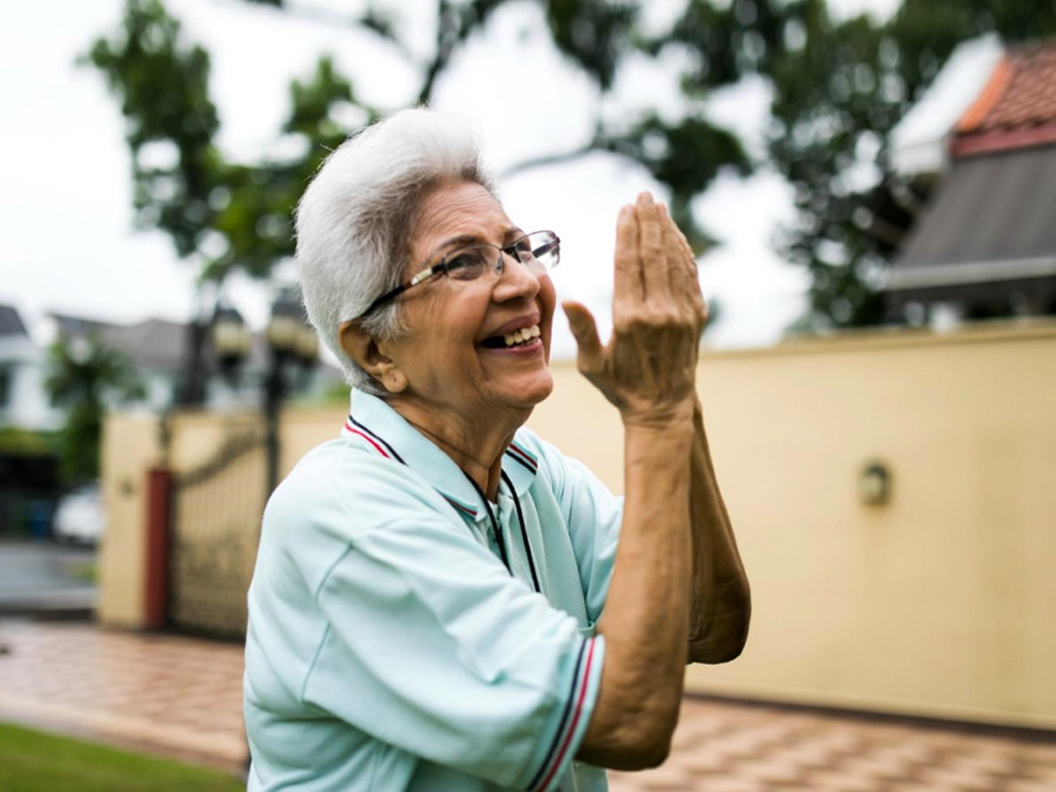  It’s always best if you do the laughter session standing up, but for seniors who are not able to stand, they can still follow the upper body exercises.