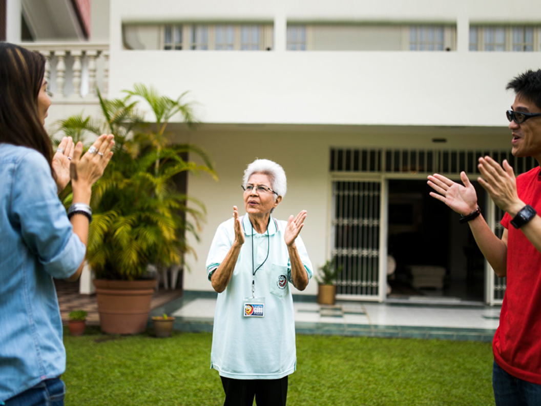  Throughout the session, it’s important to repeat the deep-breathing warm-up between each laughter and exercise move. The warm-up involves participants shouting “Ho, ho, ha, ha, ha” with gusto, accompanied with hand clapping. This is crucial as it keeps your blood circulation going.